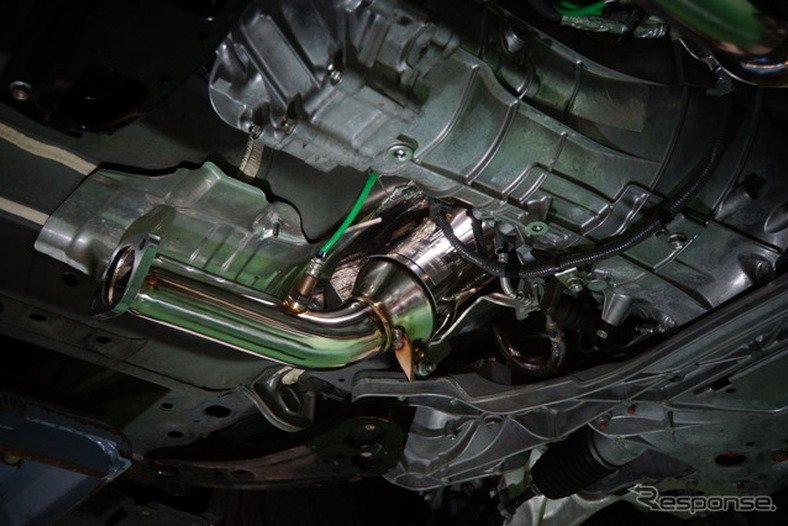 RZ34『フェアレディZ』のV6ツインターボが本領を発揮、HKSが「メタルキャタライザー」を発売 画像