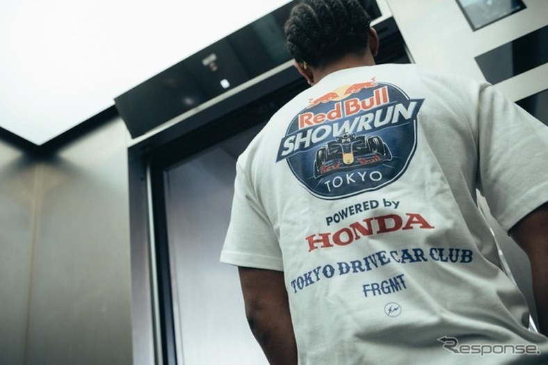 F1マシンによる『Red Bull Showrun x Powered by Honda』と「TokyoDriveCarClub x fragment design」コラボのアパレルが登場 画像