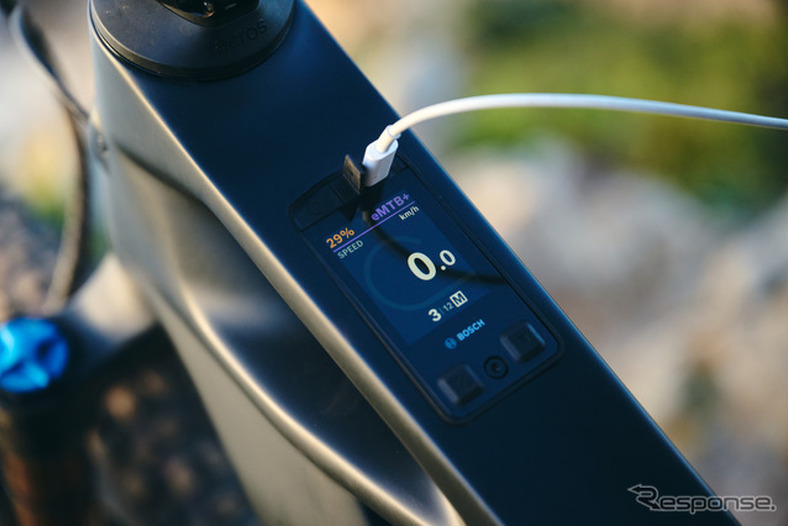 ボッシュ、eバイクのフレーム一体型ディスプレイ「Kiox 400C」発表 画像