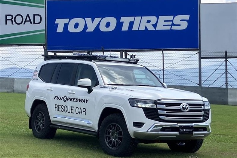 富士スピードウェイの「レスキューランクル」に、トーヨータイヤ「OPEN COUNTRY R/T TRAIL」を装着! 画像