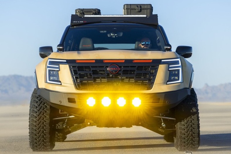 日本導入も決まった日産『パトロール』、オフロードレースのサポート車両にカスタマイズ…SEMA 2025 画像