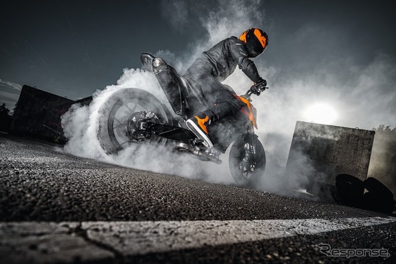 KTM『790 DUKE』2025年モデル発表、欧州と世界向けの2仕様で登場 画像