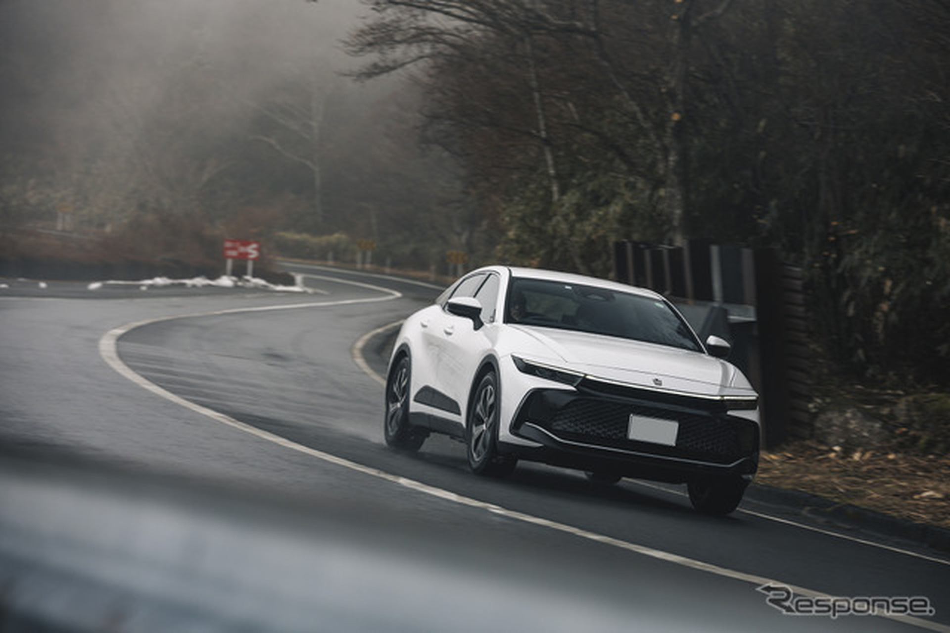 YOKOHAMA ADVANスポーツV107 × TOYOTA クラウンクロスオーバー