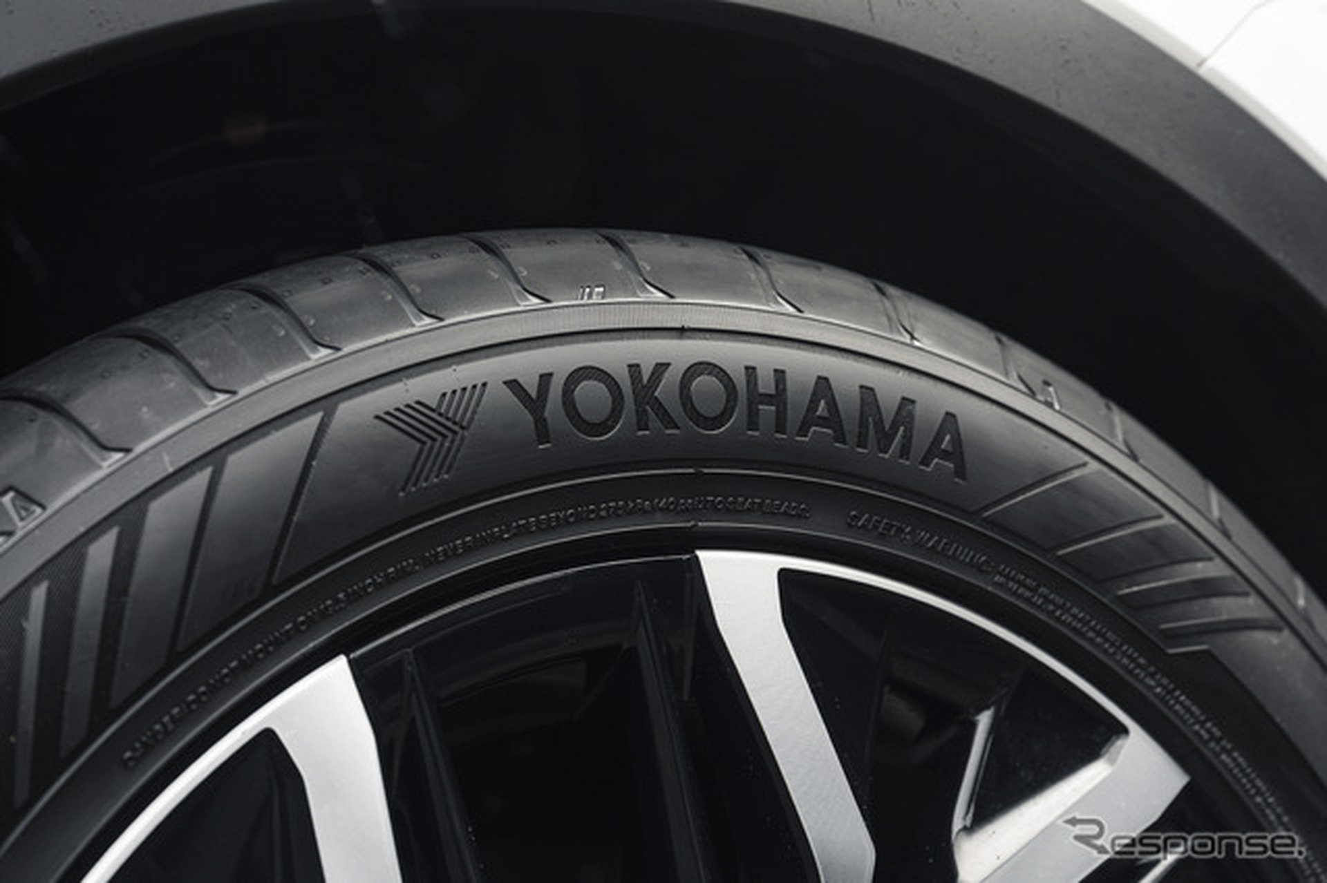 YOKOHAMA ADVANスポーツV107 × TOYOTA クラウンクロスオーバー