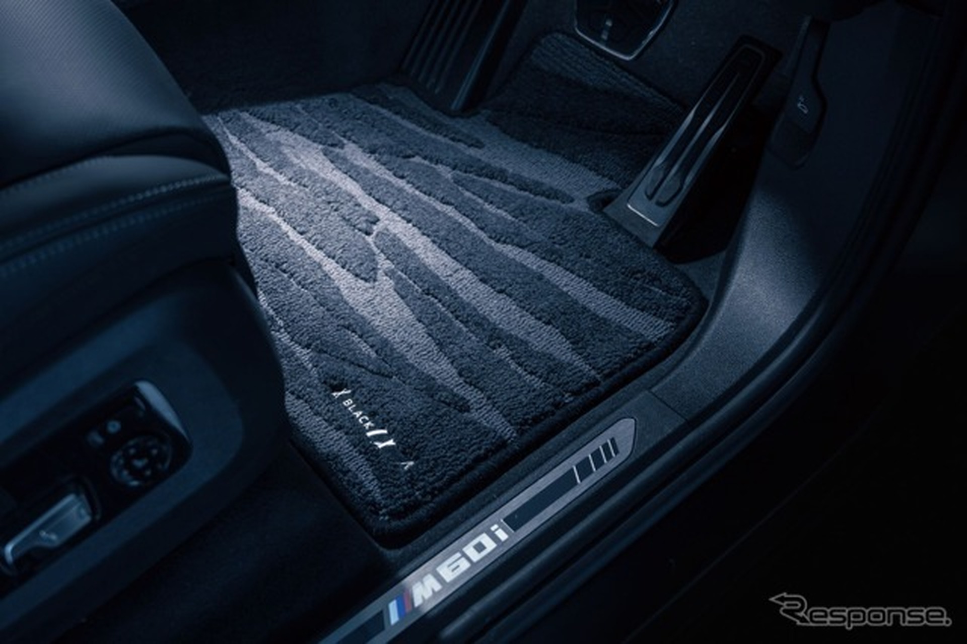 BMW『X7 BLACK-α』
