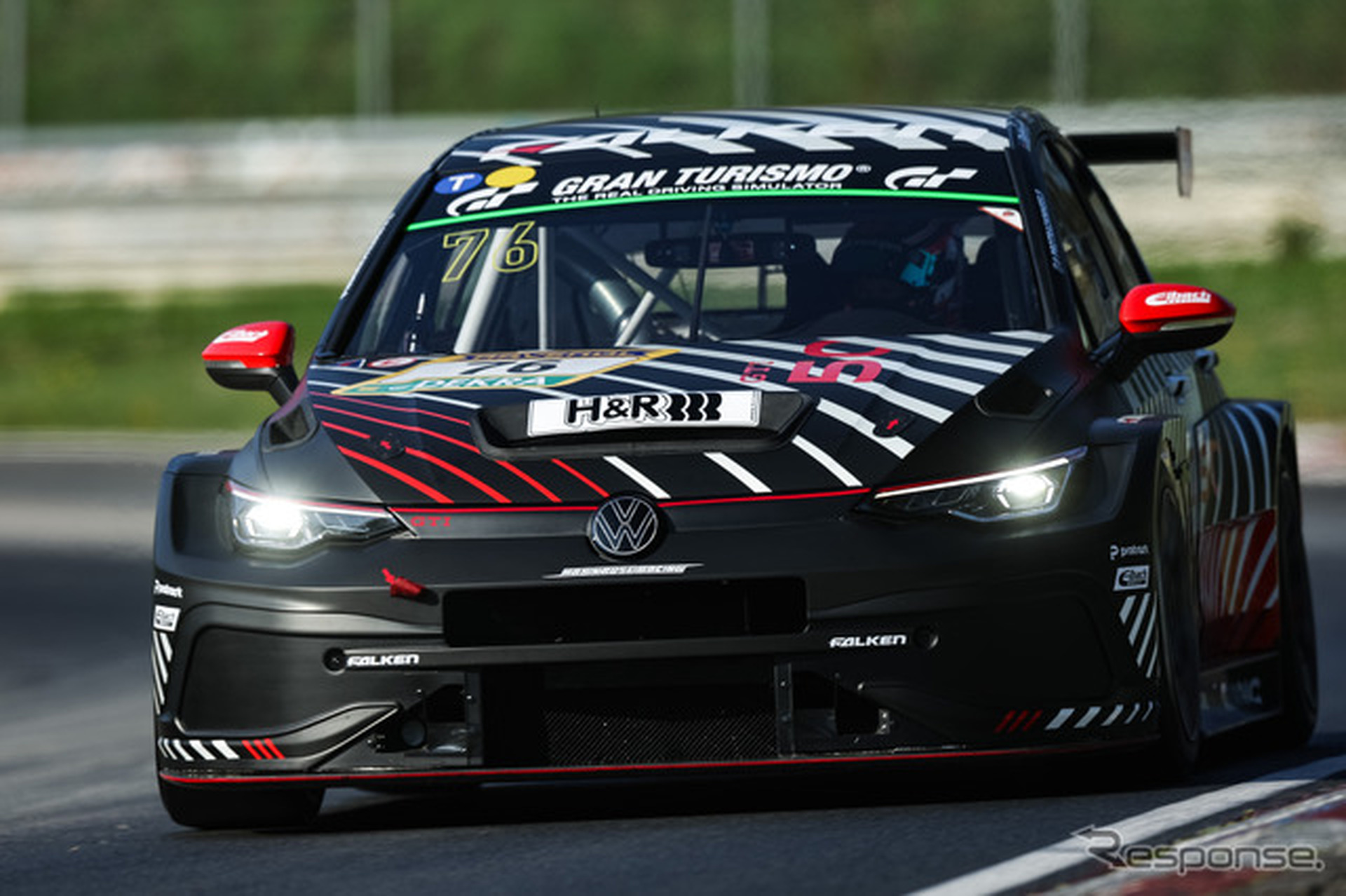 AT3クラスで2位表彰台を獲得した「Max Kruse racing」76号車 VWゴルフGTI Clubsport 24ｈ
