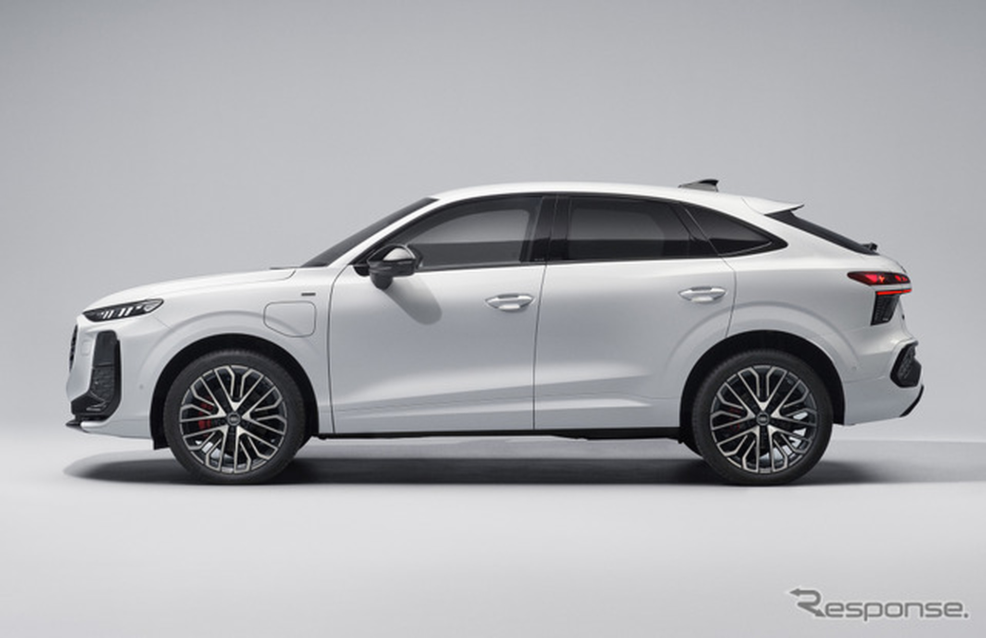 アウディ Q3スポーツバック eハイブリッド新型