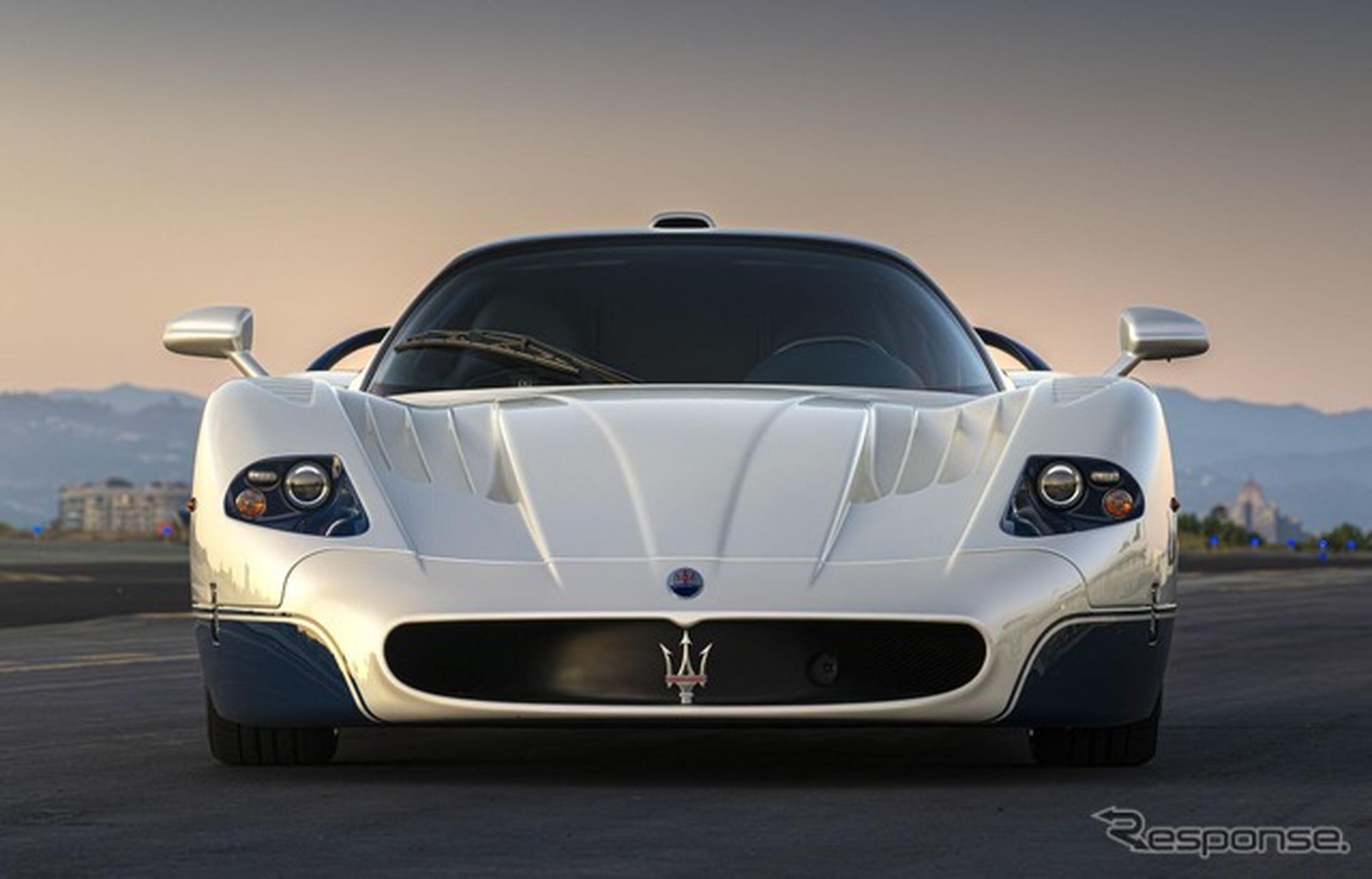 マセラティ『MC12ストラダーレ』