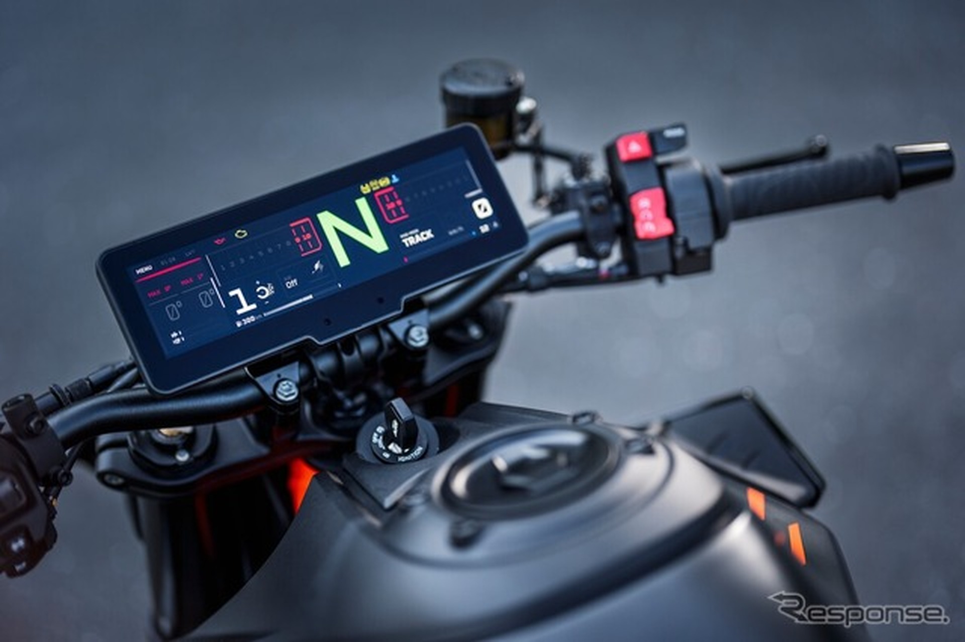 KTMの新型8.8インチ TFTディスプレイ