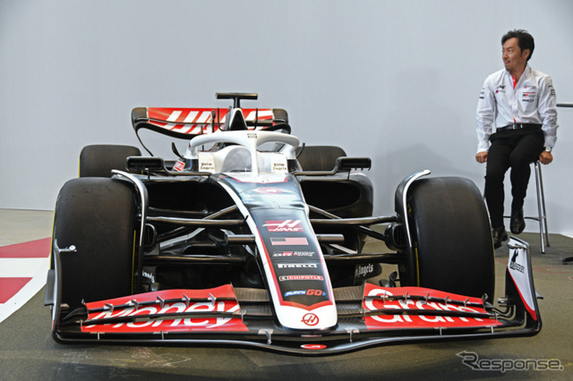 昨年のマシンにカラーリングを施したモデルを展示