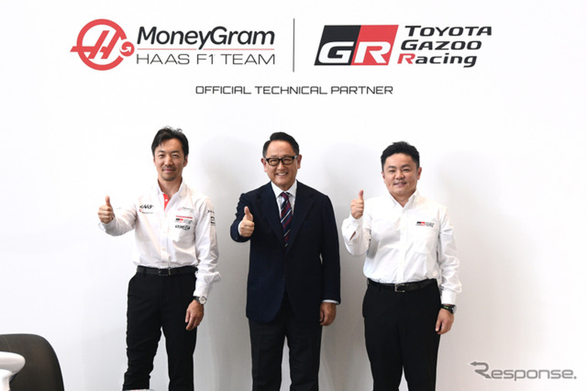 左からHaas F1代表の小松礼雄氏、モリゾウ氏（トヨタ自動車代表取締役会長 豊田章男氏）、TOYOTA GAZOO Racing プレジデントの高橋智也氏