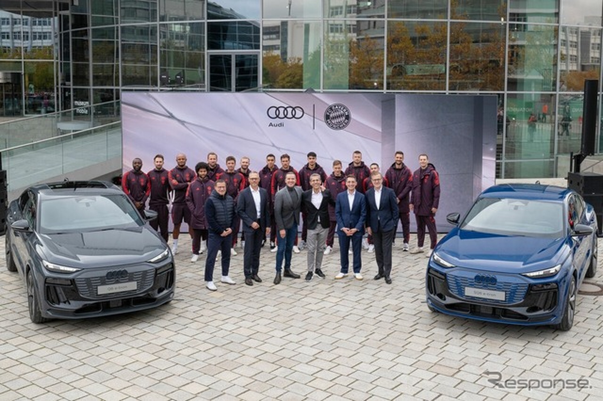 アウディが独サッカー「FCバイエルン」選手らに電動車を納車