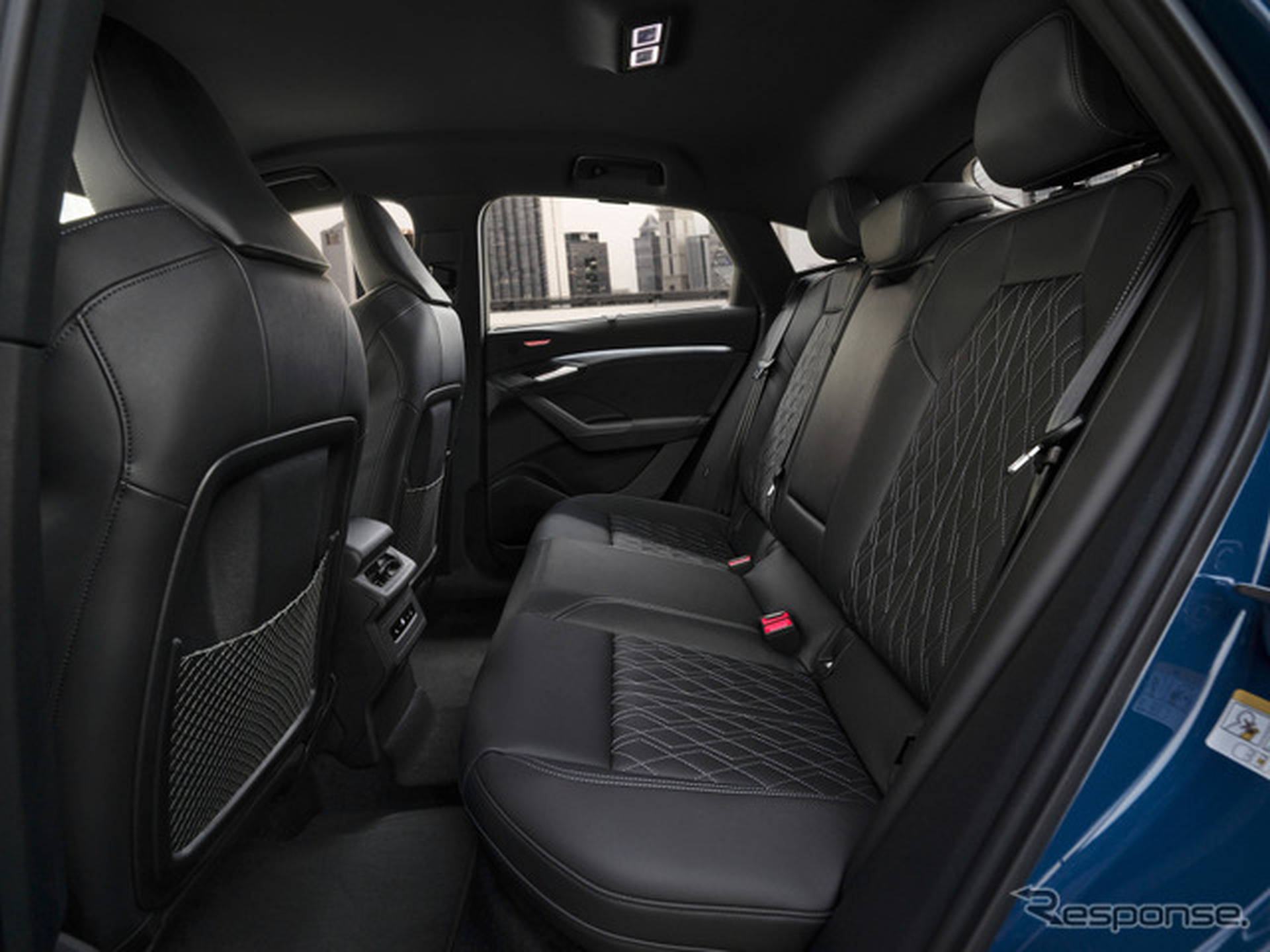 アウディ SQ6スポーツバック e-tron