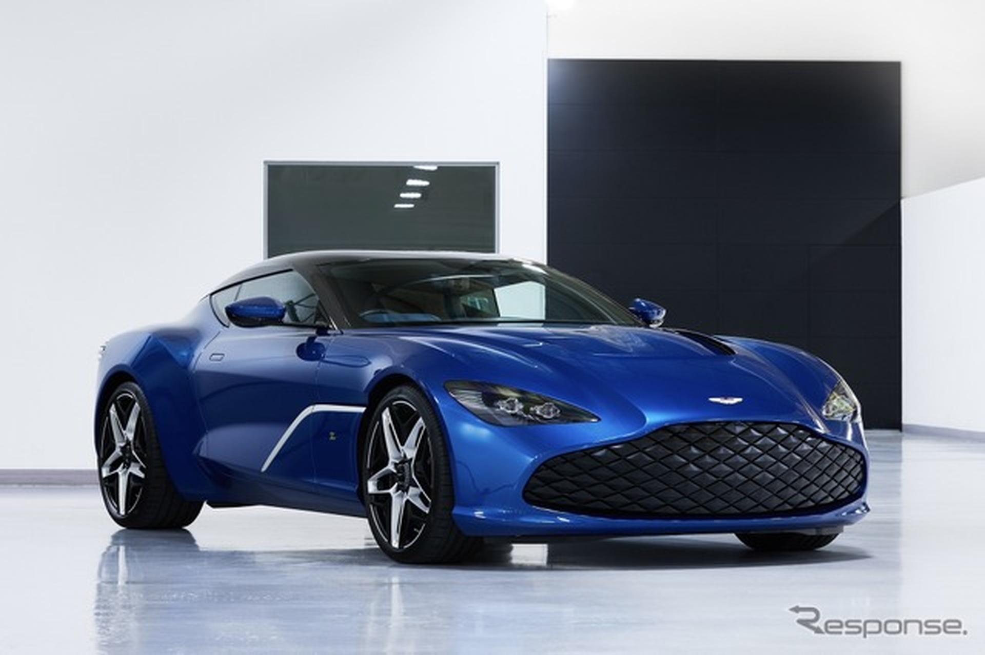アストンマーティンDBS GTザガート・スピードスター