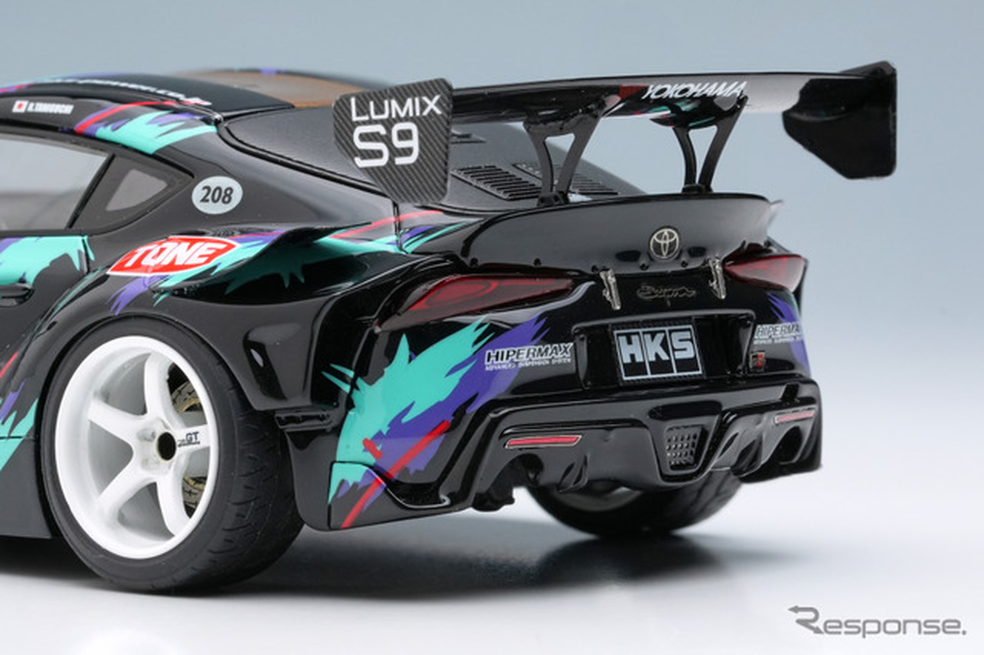 会場限定販売のメイクアップ製モデルカー1/43スケール『Toyota GR Supra Drift by HKS』～谷口信輝選手サイン入りVer.～