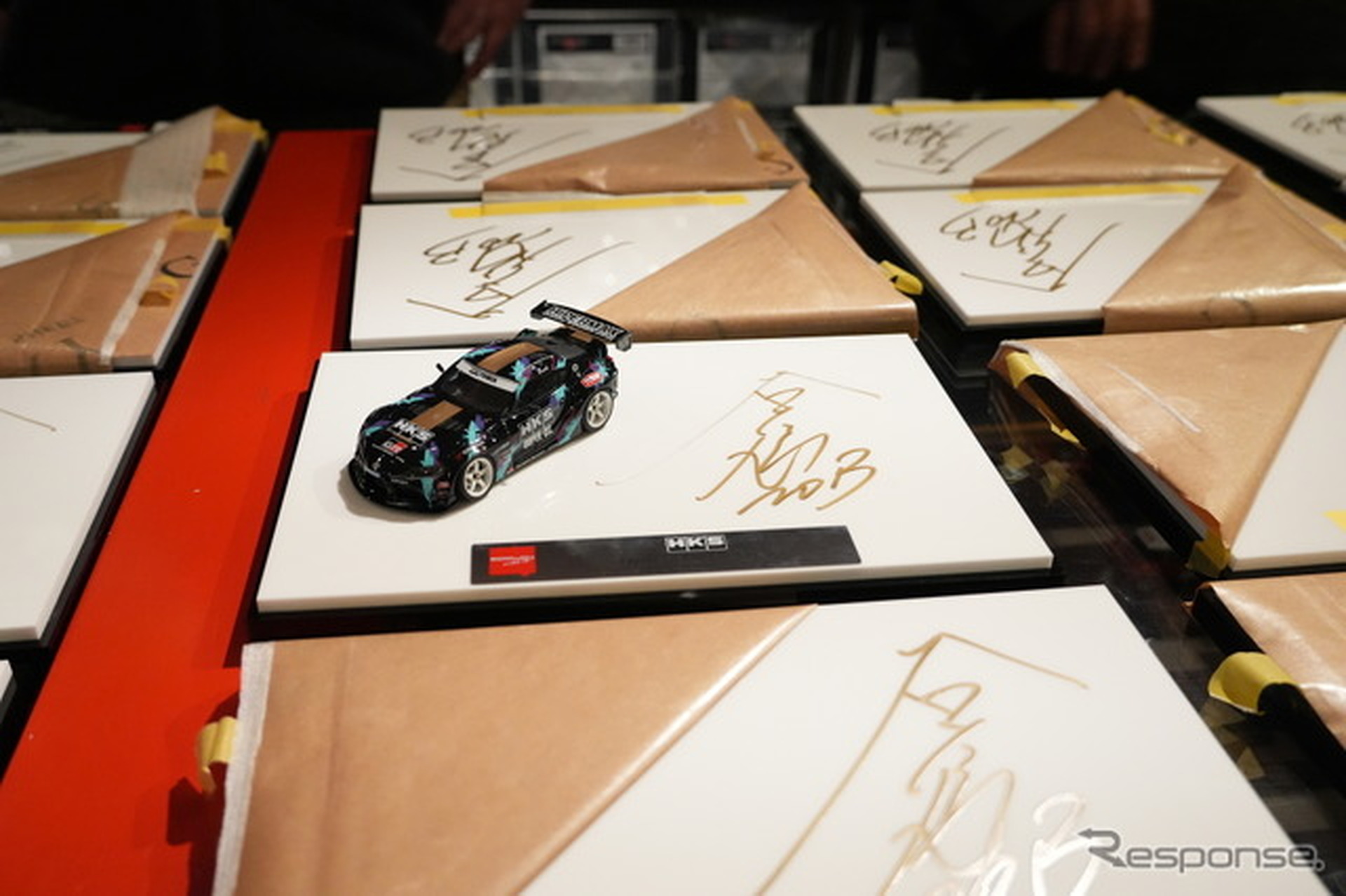 会場限定販売のメイクアップ製モデルカー1/43スケール『Toyota GR Supra Drift by HKS』～谷口信輝選手サイン入りVer.～