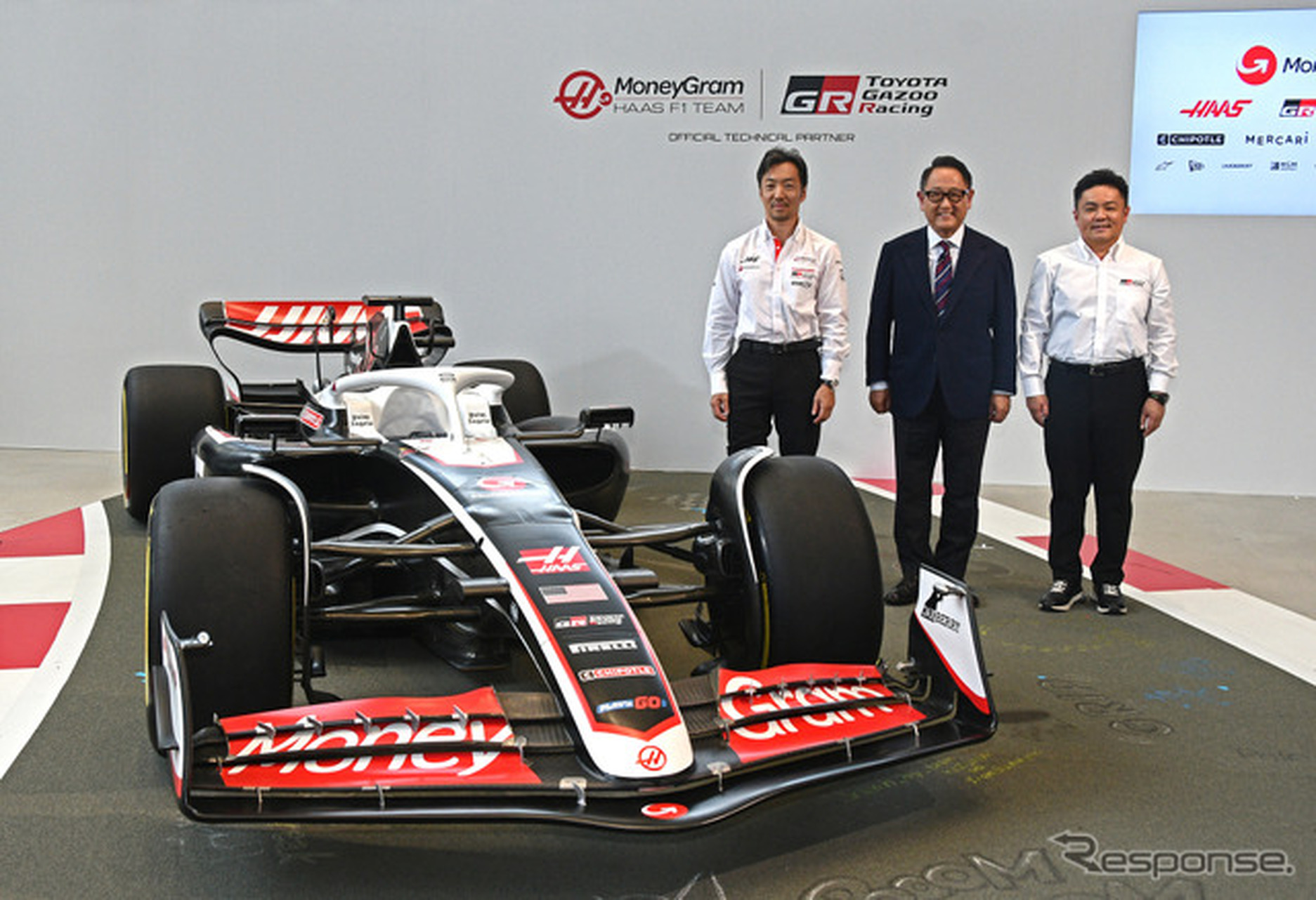 左からHaas F1代表の小松礼雄氏、モリゾウ氏（トヨタ自動車代表取締役会長・豊田章男氏）、TGRプレジデントの高橋智也氏、