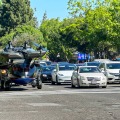 カリフォルニアの交差点で信号待ちするASKA A5