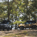 SUNWORKS ディフェンダー110（左）トヨタ ランドクルーザー250（右）