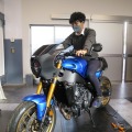 開発の過程では、企画や設計、デザイナーなどが、実車を囲んで「ワイガヤ」で作り込んだ。