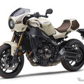 前後カウルを装着したアイボリーのXSR900 2025年モデル