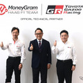 左からHaas F1代表の小松礼雄氏、モリゾウ氏（トヨタ自動車代表取締役会長 豊田章男氏）、TOYOTA GAZOO Racing プレジデントの高橋智也氏