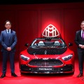 メルセデス・ベンツ日本社長兼CEOノゲルティンガー剛氏(左)とメルセデスマイバッハブランドの責任者　ダニエル・レスコー氏(右)